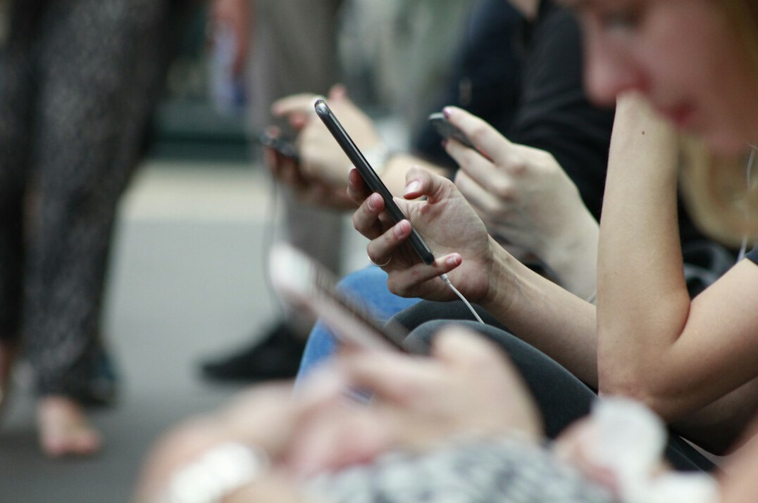 people using smartphone for reporting
